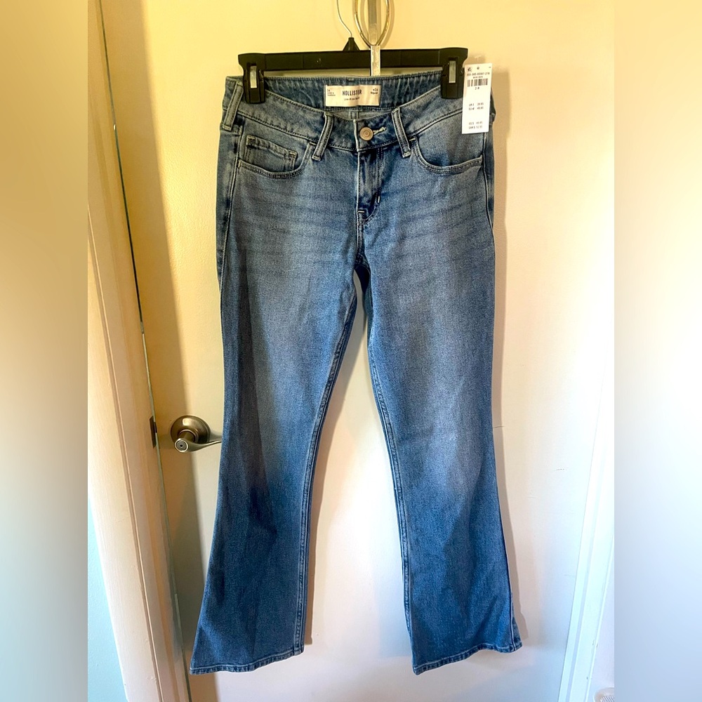 Hollister low rise bootcut jeans size size 2R Brand New with Tags.
